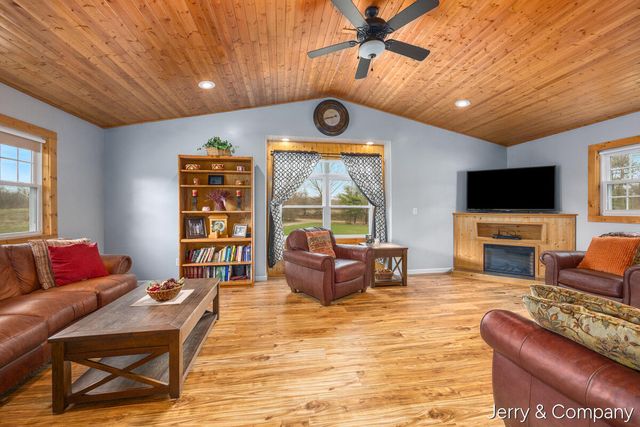 29535 22nd Avenue, Gobles, MI 49055