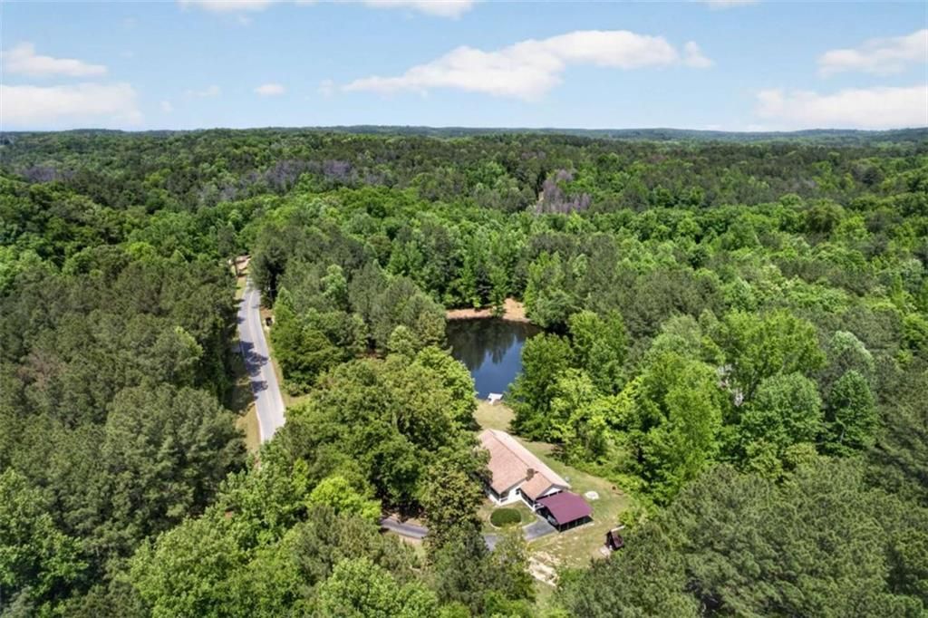 Image 8 of property listing at 665 Tibbitts Road, Dallas, GA 30132