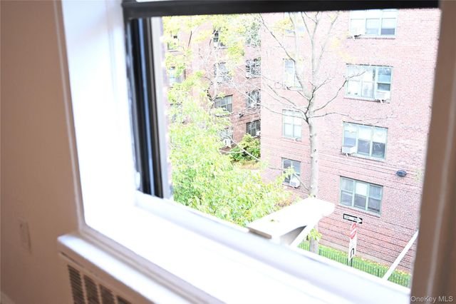 34-20 78TH 4J, Jackson Heights, NY 11372