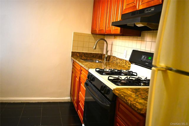 34-20 78TH 4J, Jackson Heights, NY 11372