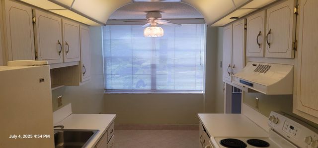 1300 Saint Charles Place L19, Pembroke Pines, FL 33026