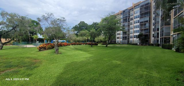 1300 Saint Charles Place L19, Pembroke Pines, FL 33026