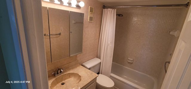 1300 Saint Charles Place L19, Pembroke Pines, FL 33026