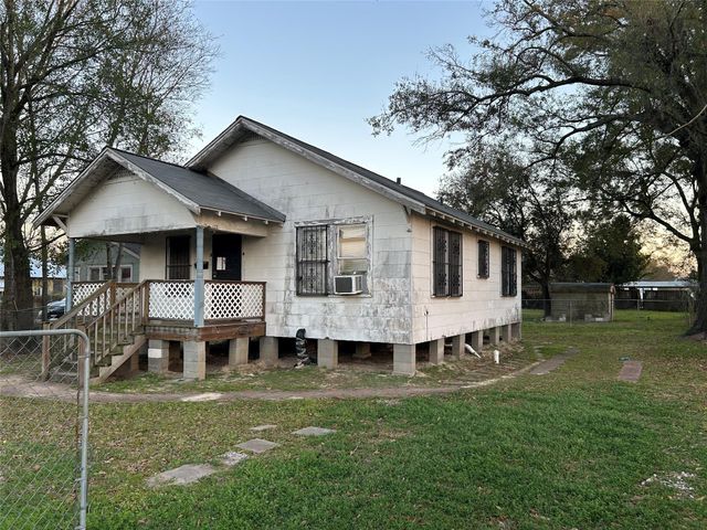 604 Yorkshire Street, Houston, TX 77022