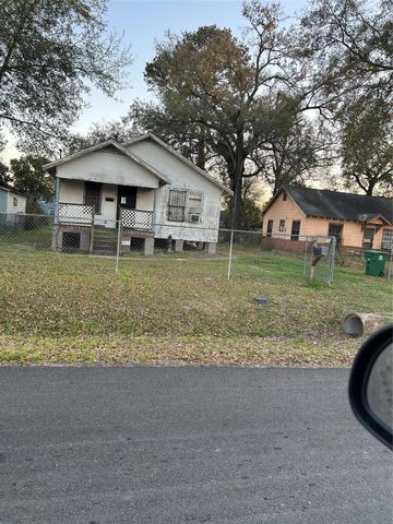 604 Yorkshire Street, Houston, TX 77022