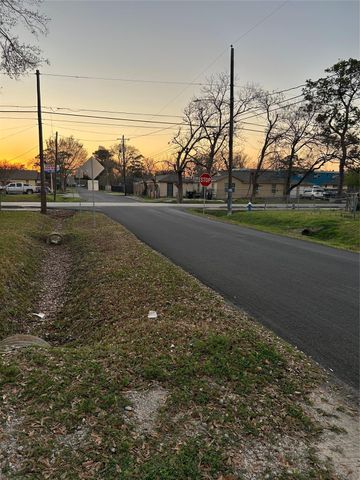 604 Yorkshire Street, Houston, TX 77022