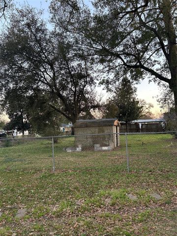 604 Yorkshire Street, Houston, TX 77022