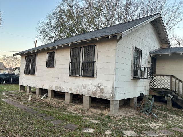 604 Yorkshire Street, Houston, TX 77022