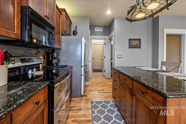 1063 Hitchcock St, Meridian, ID 83646