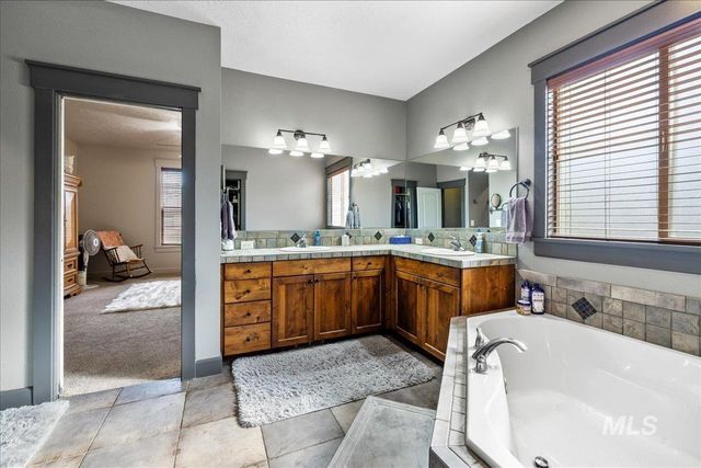 1063 Hitchcock St, Meridian, ID 83646