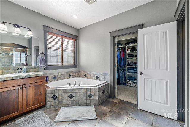 1063 Hitchcock St, Meridian, ID 83646