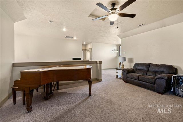 1063 Hitchcock St, Meridian, ID 83646