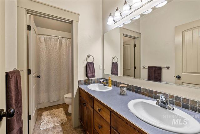 1063 Hitchcock St, Meridian, ID 83646