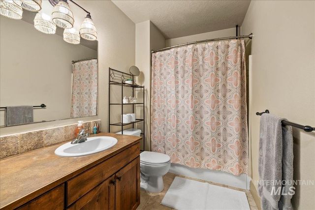 1063 Hitchcock St, Meridian, ID 83646