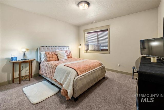1063 Hitchcock St, Meridian, ID 83646