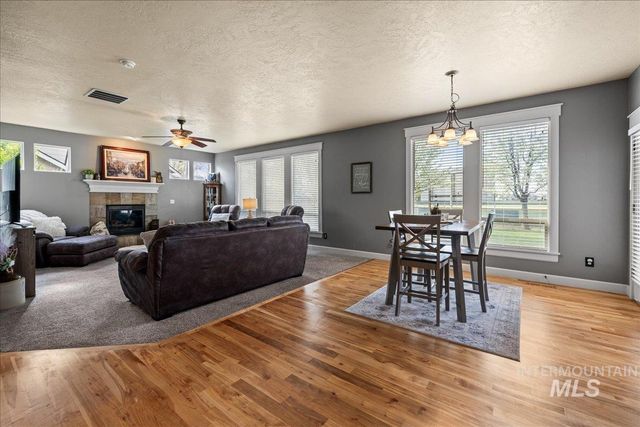 1063 Hitchcock St, Meridian, ID 83646