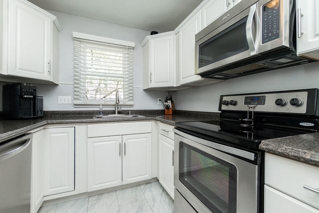 17 Mary Dyer Ln 17, Easton, MA 02356
