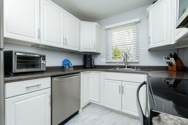 17 Mary Dyer Ln 17, Easton, MA 02356