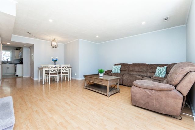 17 Mary Dyer Ln 17, Easton, MA 02356