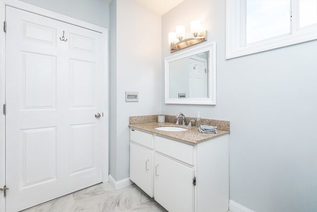 17 Mary Dyer Ln 17, Easton, MA 02356