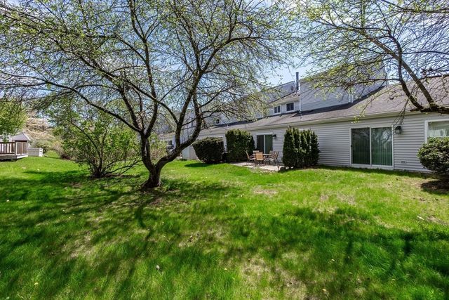 17 Mary Dyer Ln 17, Easton, MA 02356