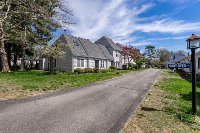 17 Mary Dyer Ln 17, Easton, MA 02356