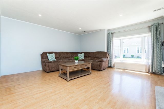 17 Mary Dyer Ln 17, Easton, MA 02356
