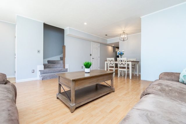 17 Mary Dyer Ln 17, Easton, MA 02356
