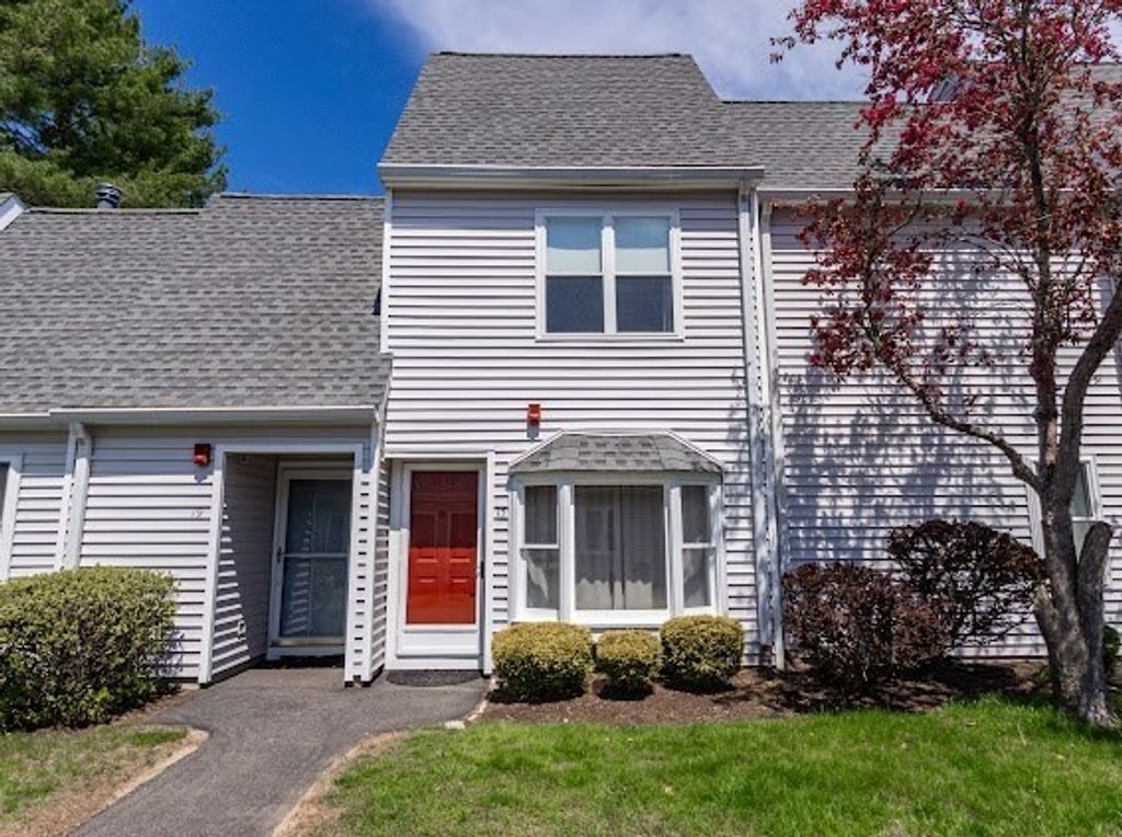 17 Mary Dyer Ln 17, Easton, MA 02356