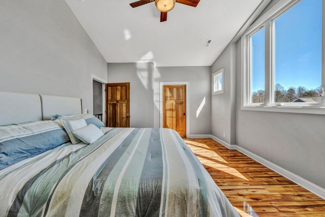 1075 GOLF VIEW CT, Huddleston, VA 24104