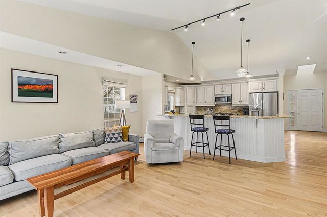 43 Iris Lane, South Burlington, VT 05403