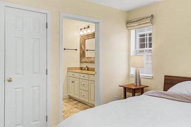 43 Iris Lane, South Burlington, VT 05403