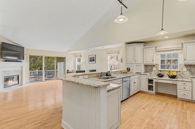 43 Iris Lane, South Burlington, VT 05403