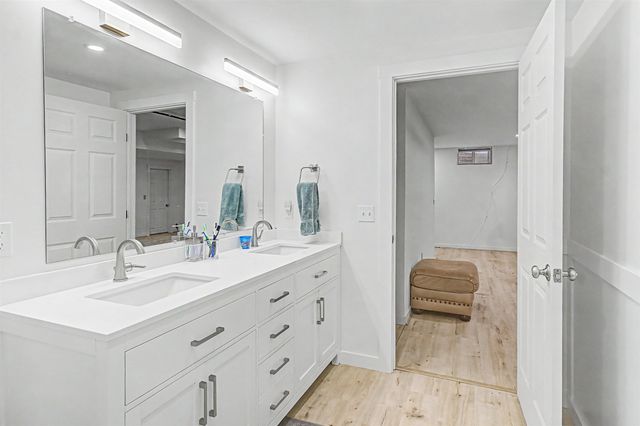 43 Iris Lane, South Burlington, VT 05403