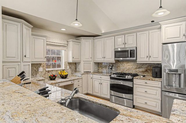 43 Iris Lane, South Burlington, VT 05403