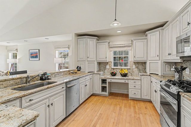 43 Iris Lane, South Burlington, VT 05403