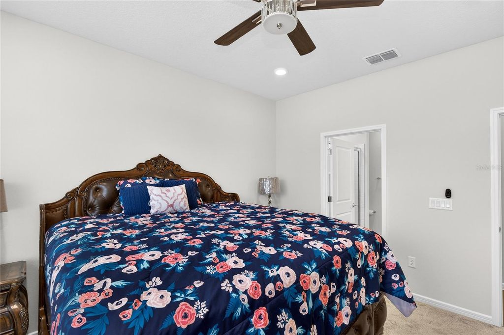 Image 11 of property listing at 14250 LANIKAI BEACH DRIVE, Orlando, FL 32827