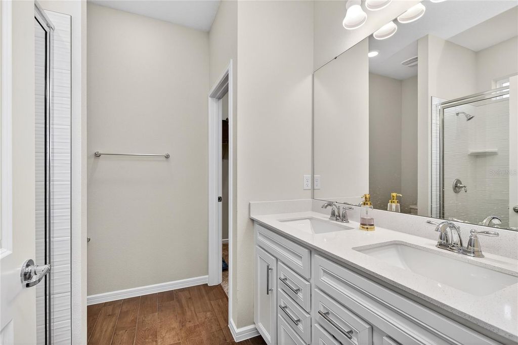 Image 13 of property listing at 14250 LANIKAI BEACH DRIVE, Orlando, FL 32827