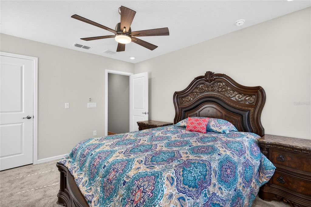 Image 20 of property listing at 14250 LANIKAI BEACH DRIVE, Orlando, FL 32827