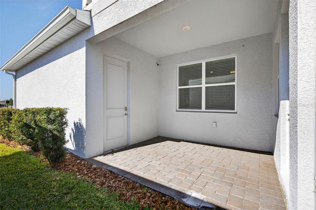 Image 24 of property listing at 14250 LANIKAI BEACH DRIVE, Orlando, FL 32827