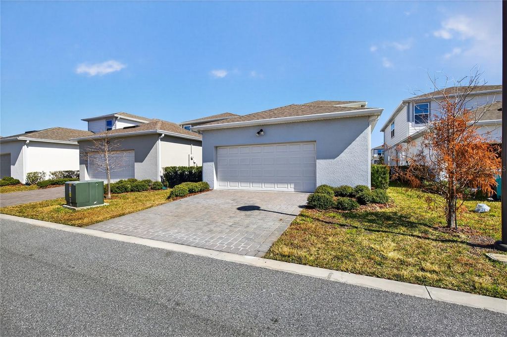 Image 25 of property listing at 14250 LANIKAI BEACH DRIVE, Orlando, FL 32827