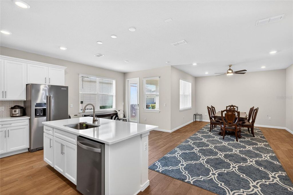 Image 4 of property listing at 14250 LANIKAI BEACH DRIVE, Orlando, FL 32827