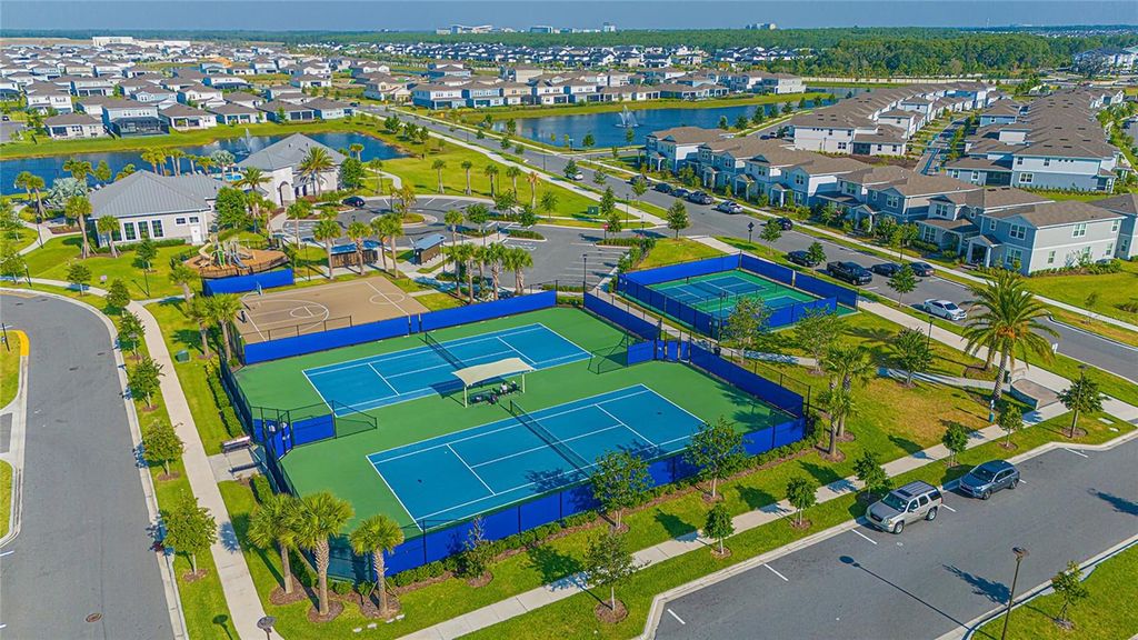 Image 33 of property listing at 14250 LANIKAI BEACH DRIVE, Orlando, FL 32827