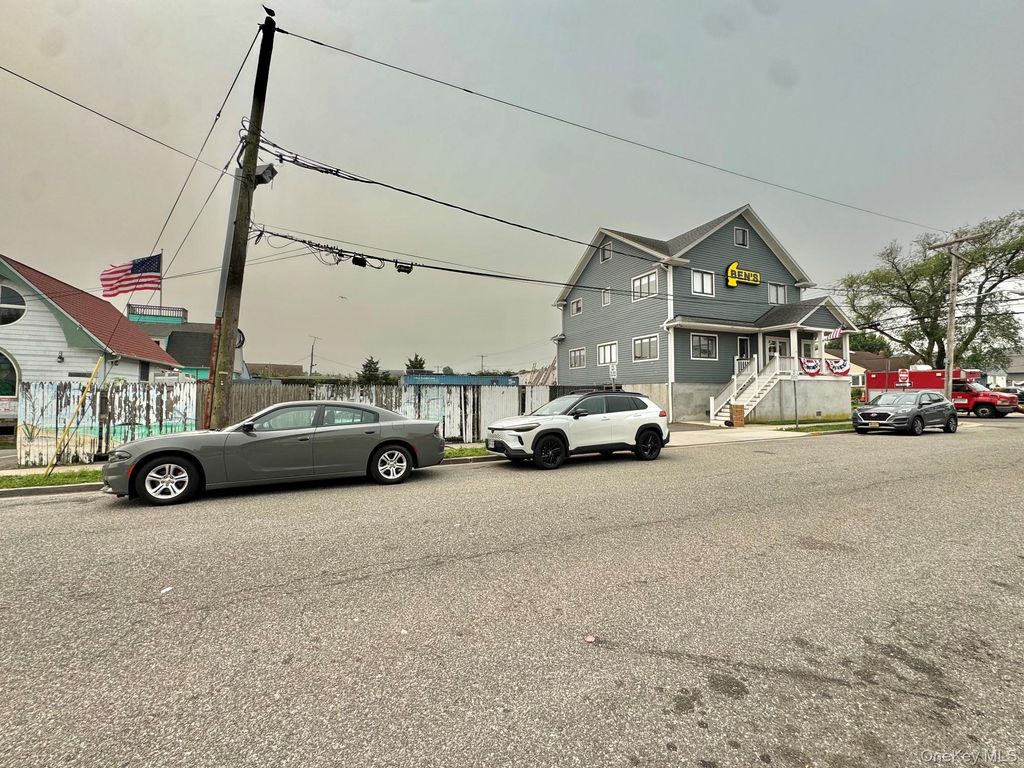 19 Suffolk Street, Freeport, NY 11520 — exterior