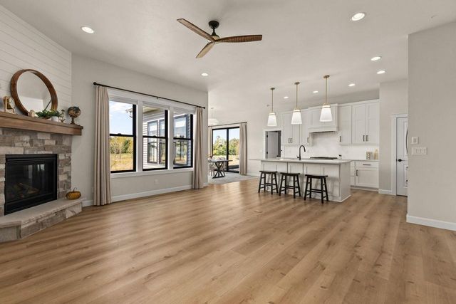 4265 N DEER VALLEY COURT, Appleton, WI 54913