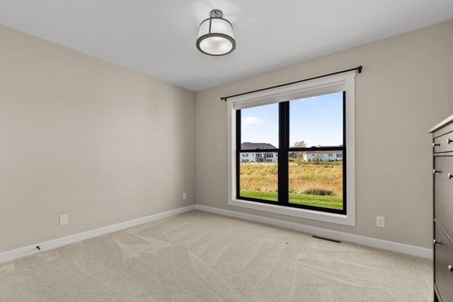 4265 N DEER VALLEY COURT, Appleton, WI 54913