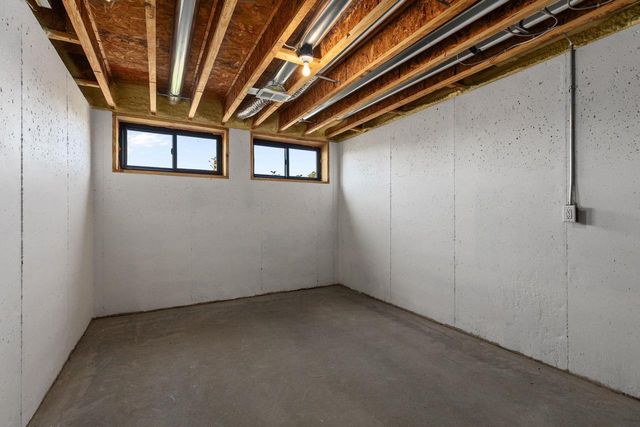 4265 N DEER VALLEY COURT, Appleton, WI 54913