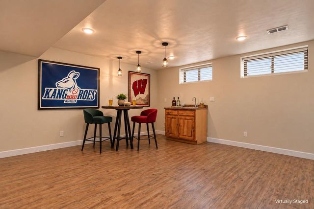 4265 N DEER VALLEY COURT, Appleton, WI 54913