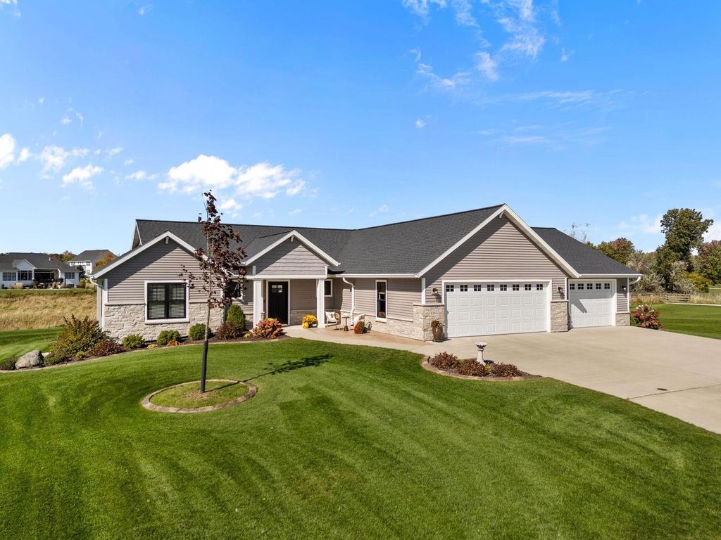 4265 N DEER VALLEY COURT, Appleton, WI 54913