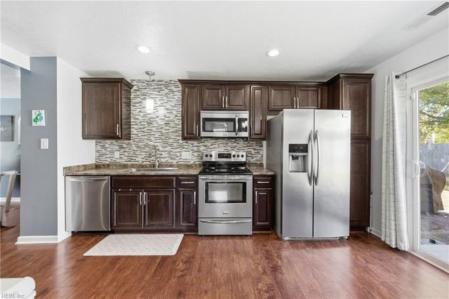 1017 Scarlet Oak CT S, Chesapeake, VA 23320